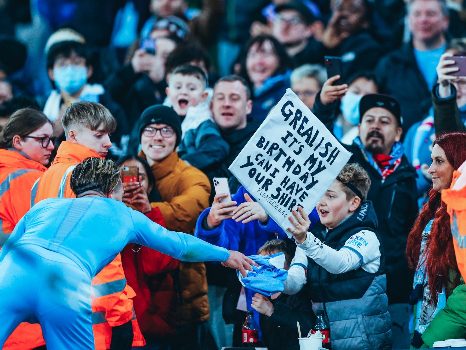 种轻松的氛 种轻松的氛